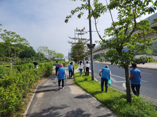 ‘환경의 날’기념 정류장가꿈이와 함께하는 쓰담걷기 캠페인 개최