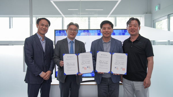 협약체결식 모습_좌측부터 엔디컷국제대학 김영일 교수, 이유택 총괄학장, 이노베이션아카데미 전영표 학장, 박성찬 경영전략실장