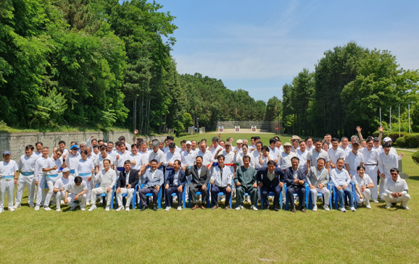 지난 4일 제24회 서구청장기 궁도대회 개회식 후 단체사진