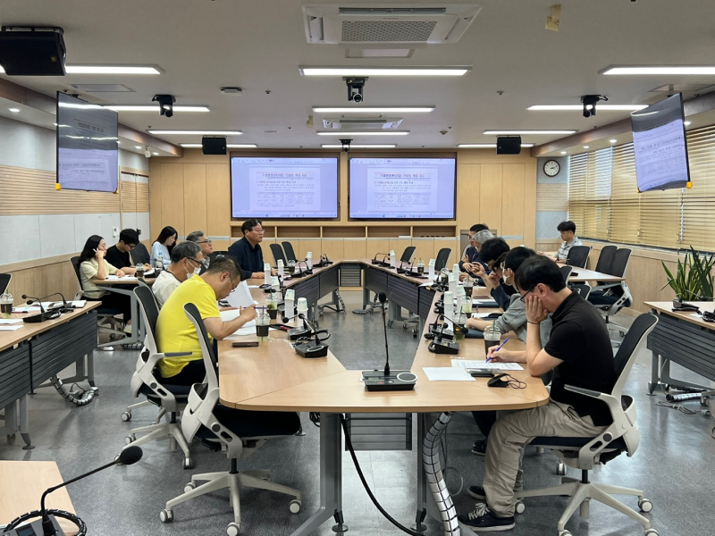 지난 8일 교내에서 기업협업센터의 발전 전략 마련을 위한 회의를 개최했다.