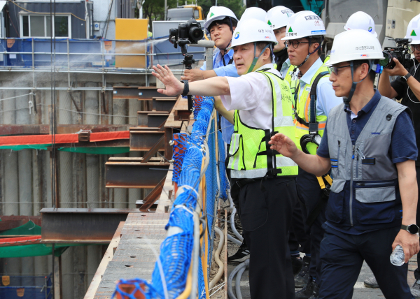 서철모 서구청장 공사 현장 안전관리 실태 점검 장면