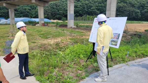 고기동 행정부시장, 석곡과선교를 찾아 민간전문가, 안전단체 등과 현장점검 실시 모습