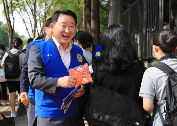 14일 문정네거리 일원에서 열린 준법질서 지키기 캠페인 장면