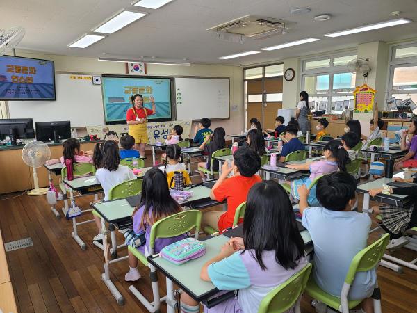 대전 용산초등학교의 ‘우리마을 스탬프투어’수업 모습