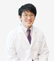 구강악안면외과 윤선웅 부장