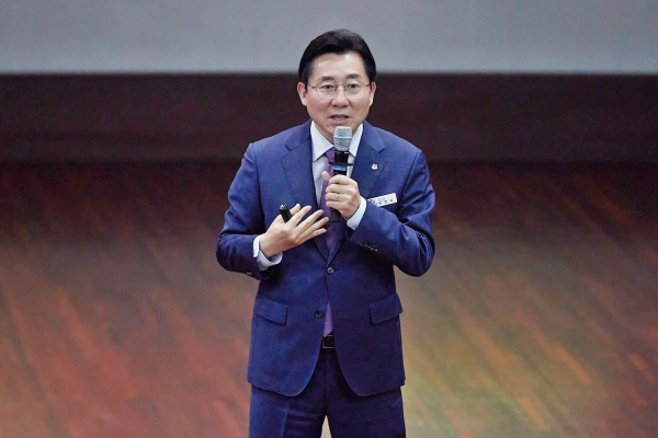 박경귀 시장 강연 장면