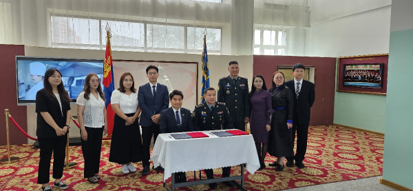 16일 몽골 국방고등학교에서 천안시태조산청소년수련관과 국방고등학교 간 ‘기후변화 공동대응 교류협력’ 업무협약 체결 모습