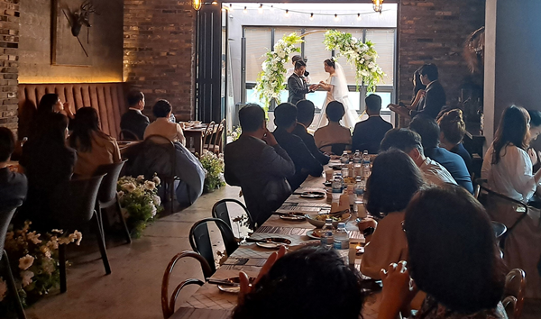 서구 사랑의 결실 작은 결혼식 행사 모습