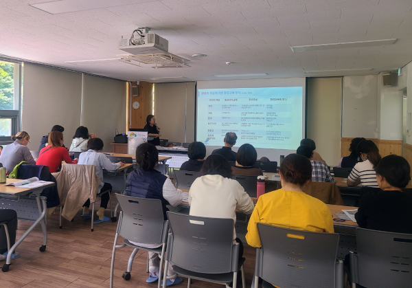 지난 5월 한국산림복지진흥원 국립칠곡숲체원(경북 칠곡군 석적읍)에서 산림복지전문가 및 산림복지전문업 종사자들이 2023년도 상반기 보수교육을 받고 있다.