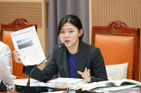 행정감사 질의 중인 김미성 의원/김미성 의원 제<br>