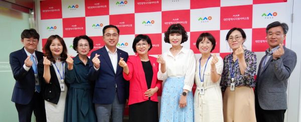 28일 대전시사회서비스원이 박희조 대전 동구청장을 초청한 가운데 기관 간 협력을 강화하고 지역민을 위한 사업을 함께하자는데 뜻을 모았다.