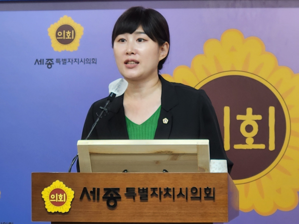 언론브리핑 하는