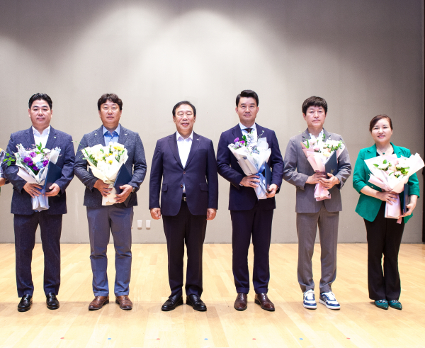 왼쪽부터 세종후원회 남윤제 부회장, 박대순 감사, 최민호 세종시장,세종후원회 최태준 사무국장, 하종우 부회장, 정선주 회장