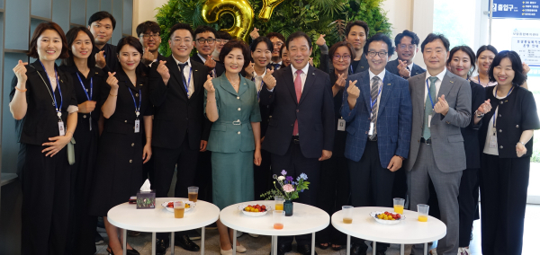 세종시사회서비스원, 3주년 기념행사 단체사진