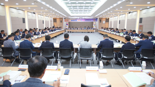 7일 서산시청 대회의실에서 열린 2023 상반기 실적 및 하반기 주요업무 계획 보고회 모습