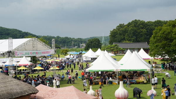 지난 7일부터 9일까지 해미읍성에서 열린 제14회 서산6쪽마늘축제 모습
