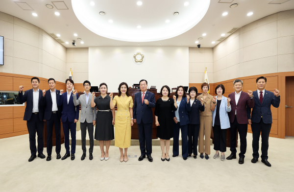 대전 유성구의회 개원 1주년 기념식 개최 기념사진