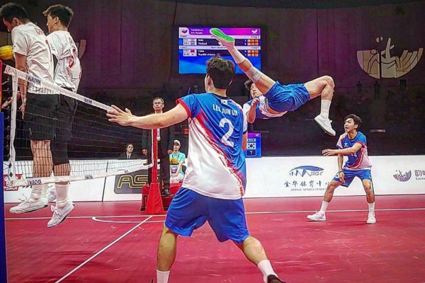 중국 진화에서 열린 2023 아시아 세팍타크로 챔피언십 쿼드이벤트 결승전에서 한국 선수들(오른쪽)이 공격하고 있다.