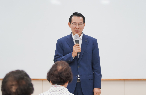지난 13일 서산시평생학습관에서 열린 성인문해교육 마을학교 일반문해과정 개강식 모습