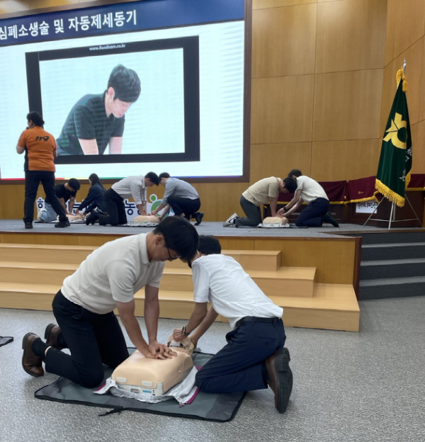 본격적인 휴가철을 맞아 홍성소방서와 공동으로 임직원 대상 심폐소생술 교육을 실시했다
