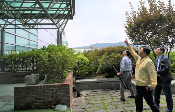 양재 aT센터 안전점검 실시 현장, 김춘진 한국농수산식품유통공사 사장(가운데)