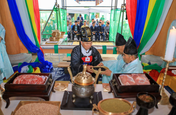 당진시 창의사 이전 건립 상량식 진행 모습