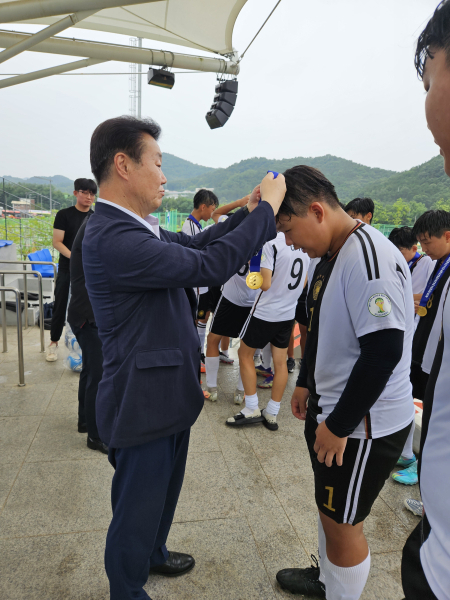 대전 대성중 축구 우승, 시상 동부교육지원청 교육지원국장 윤정병_학교스포츠클럽대회
