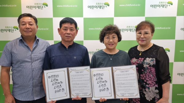 (가운데 좌) 한도섭 비래동골목형상점가 상인회장              (가운데 우) 최명옥 대전종합사회복지관장