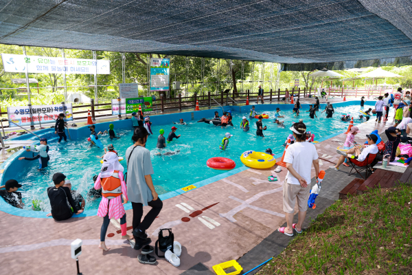 계룡 두계천 생태공원 물놀이장 모습