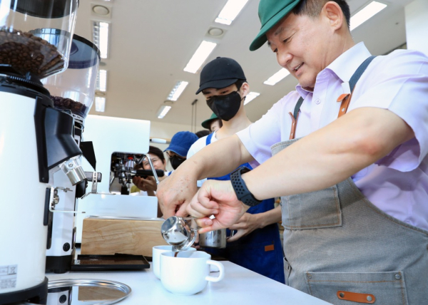 대전 서구 청년자활근로사업장 청년카페 2호점 개소 장면