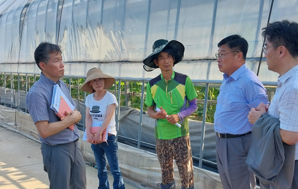 이승원 부시장, 시설하우스 농가 의견 청취 모습