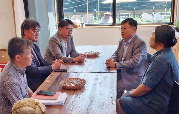 이승원 부시장, 청년농업과 대화 모습