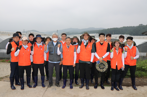 집중호우 피해 농가 찾아 재해복구 지원 단체사진