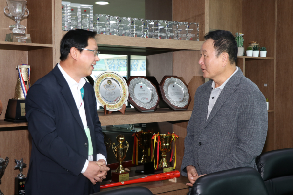 6･25전쟁 정전협정 70주년을 맞아 그라운드에서 제복 수여식 진행