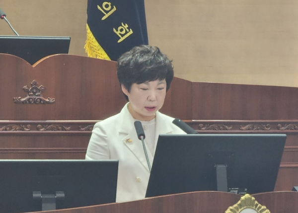 5분 발언을 하는 김길자 의원/박동혁 기자