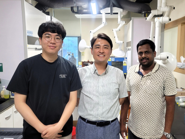 한기대 배진우 교수(가운데) 연구팀/한기대 제공