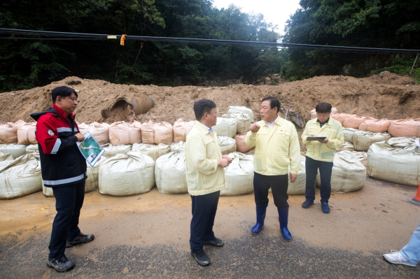 금남면 부용리 산사태 발생지역 현장점검에 나선 최민호 시장