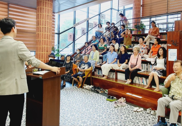 25일 진잠 간강나눔센터에서 주민들에게 만성질환 예방․관리 교육을 진행했다