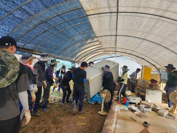 한국농어촌공사가 전사적으로 수해 피해 농가 복구 지원에 나섰다.