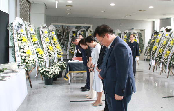 교육위, 서이초 교사 분향소 조문