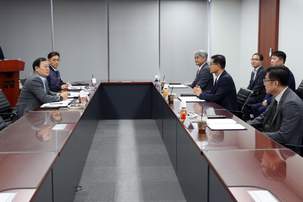 국가철도공단 임종일 부이사장(사진 왼쪽 첫 번째)이 인사말을 하고 있다.