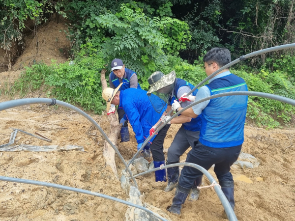 전북 완주지역 집중호우 피해농가 일손돕기 현장