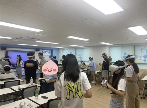 세종시 초등학생들이 3D 디자인 블록 만들기 활동을 하고 있다.