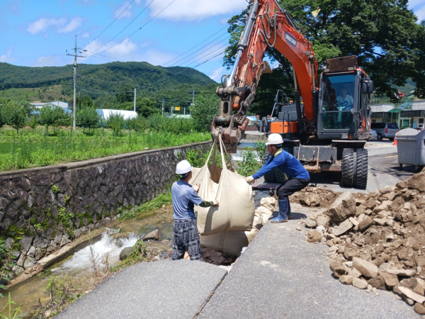 유실도로 복구 모습
