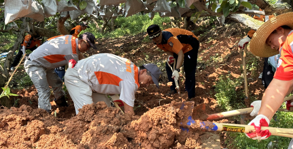 수해복구 봉사활동 진행 모습