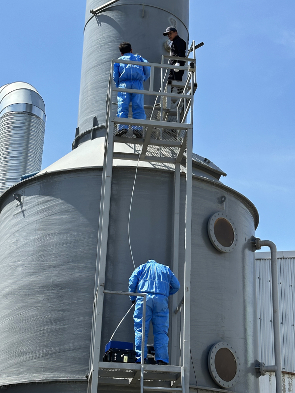 지난 4일 한국환경공단이 악취기술진단을 하는 모습