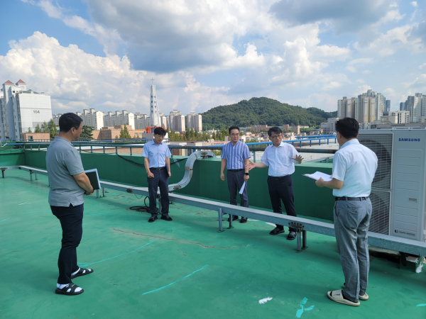7일 김일수 부교육감과 직원들은 제6호 태풍 카눈의 북상에 따른 학교 안전점검을 실시했다