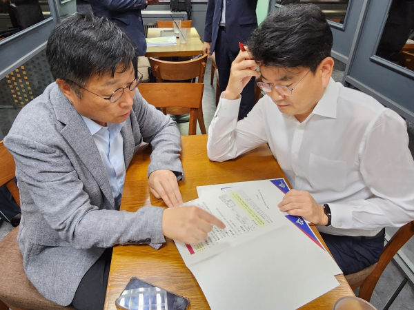 왼쪽부터 이승원 세종시 경제부시장, 황순관 기재부 경제예산심의관