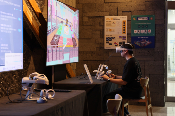 VR 체험 진행 장면/상명대 제공