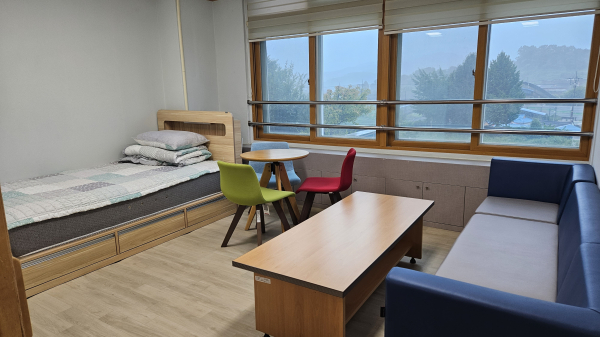 세종시 학교의 휴게시설 조성 모습